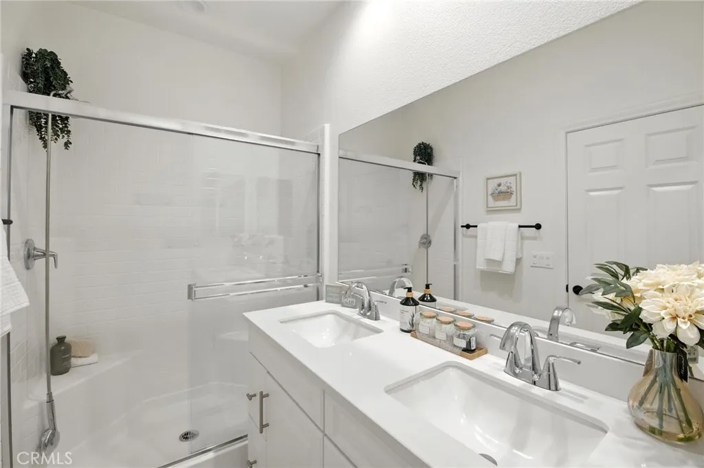 Photo #11: SB25173958 Listing: Photo #11