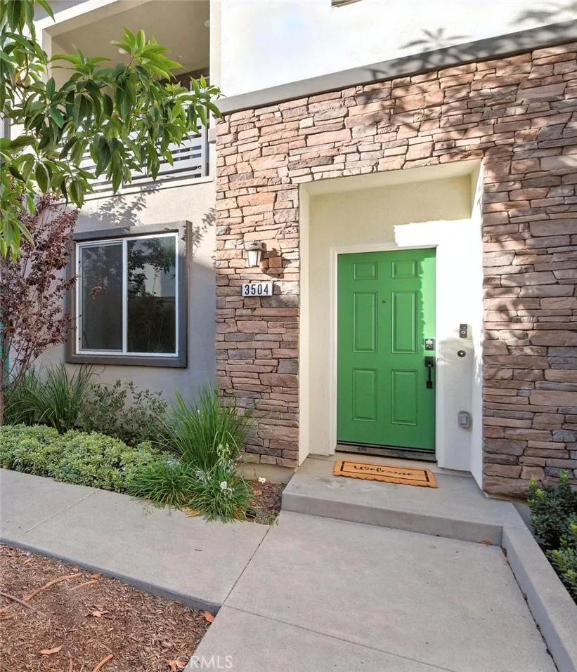 Photo #2: SB25173958 Listing 