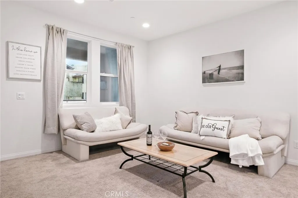 Photo #6: SB25173958 Listing 