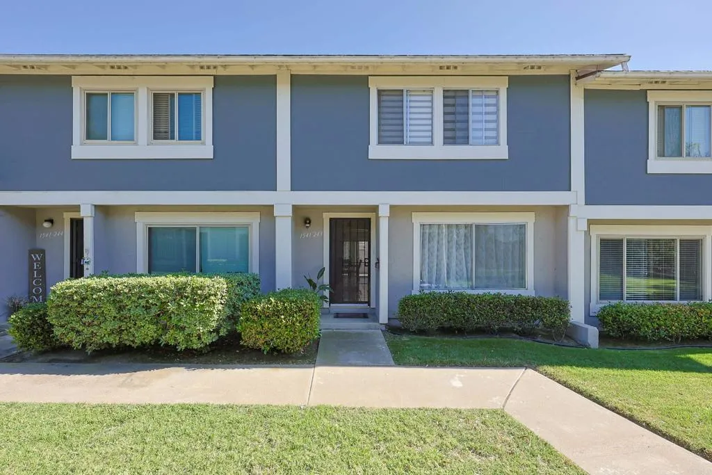 MLS: PTP2505886 Condo For Sale
