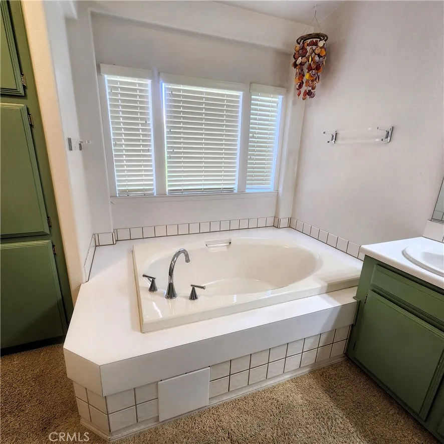 https://cdn.realtyfeed.com/cdn/127/306509630/5d96638a73bfbebea16235b670017b95.webp