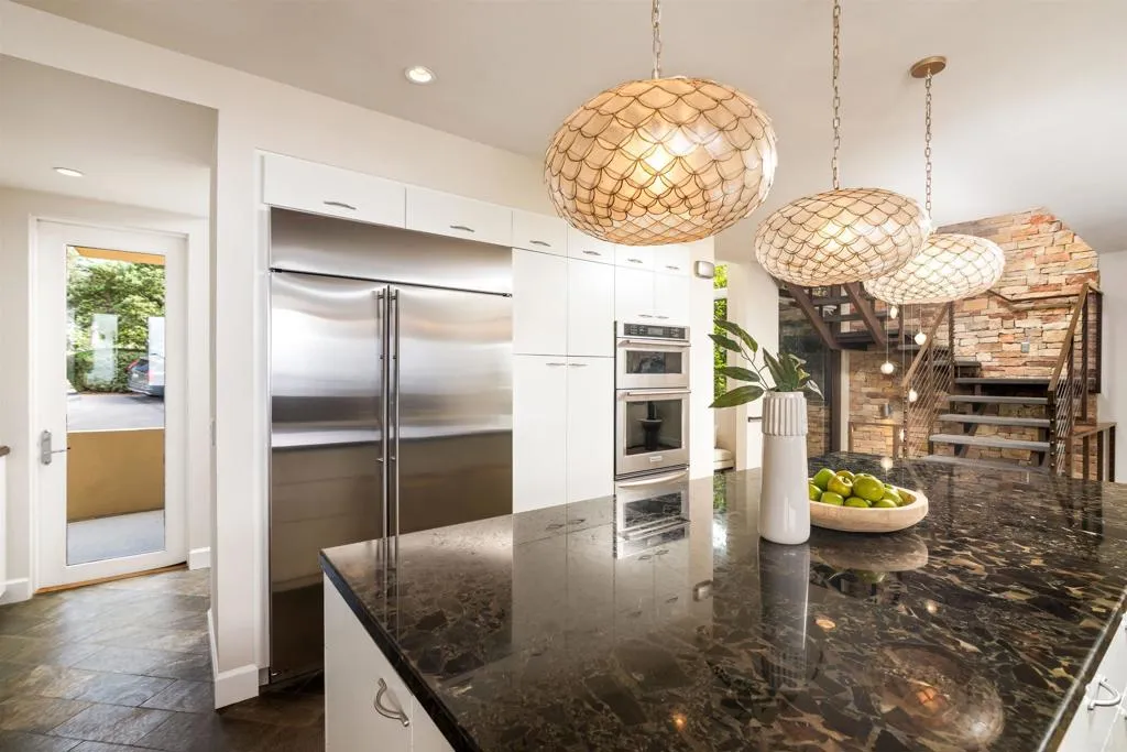 https://cdn.realtyfeed.com/cdn/127/306509809/f47eb141cbd786684d5c8f42d19dfd02.webp