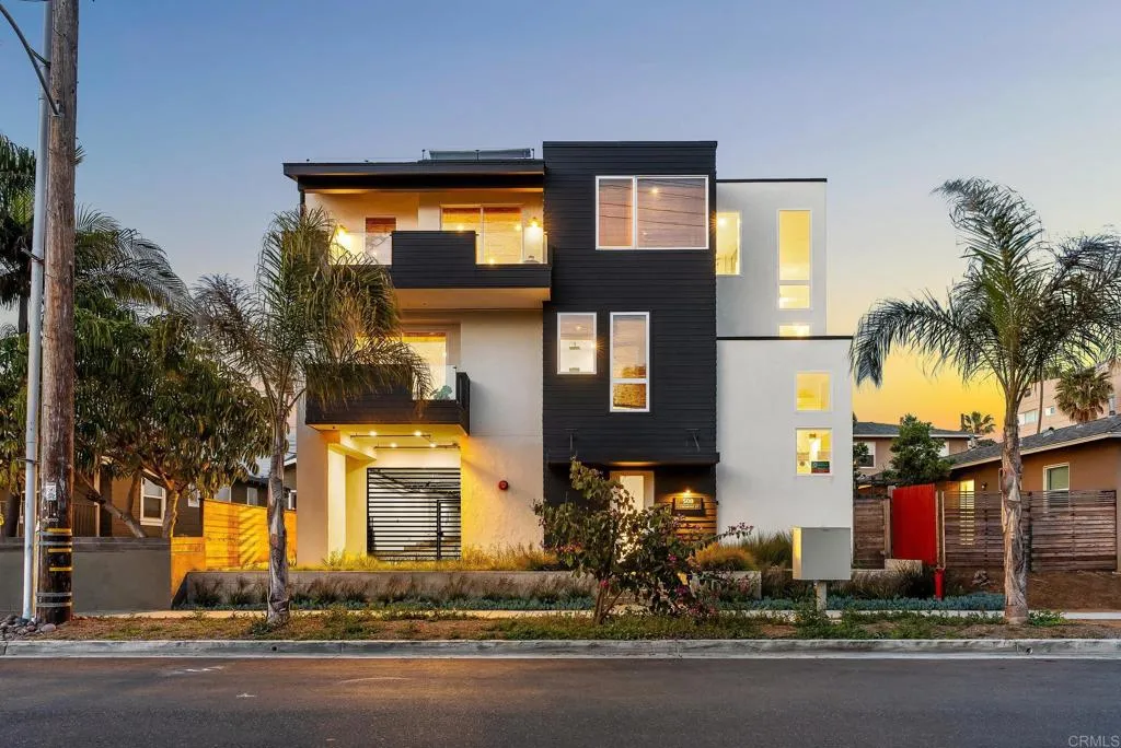 MLS: NDP2507678 Condo For Sale