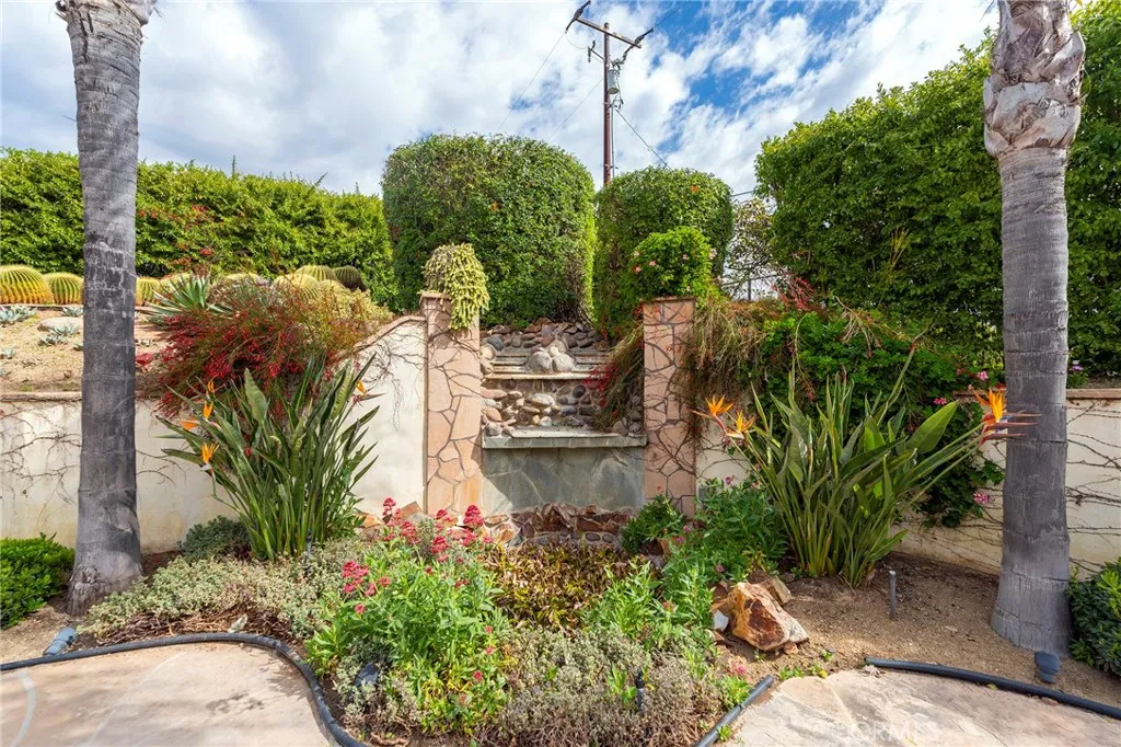 https://cdn.realtyfeed.com/cdn/127/306510334/227f218e3fc5b74e00742073c83fbca4.webp