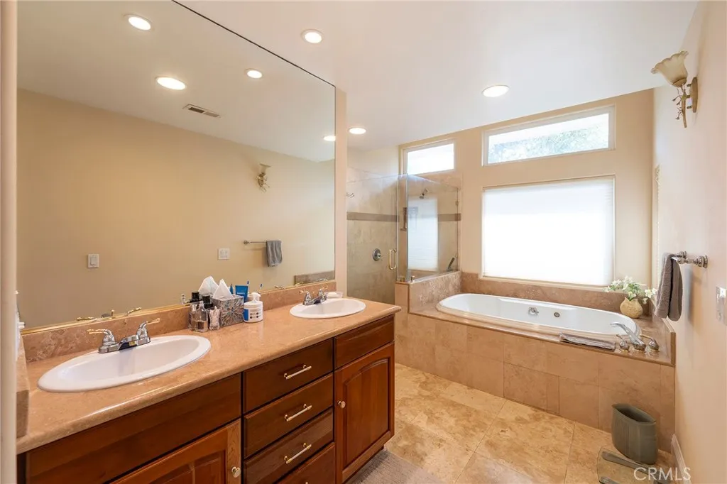 https://cdn.realtyfeed.com/cdn/127/306510334/eb0a12de5c9ab874426dbc5d714a4287.webp