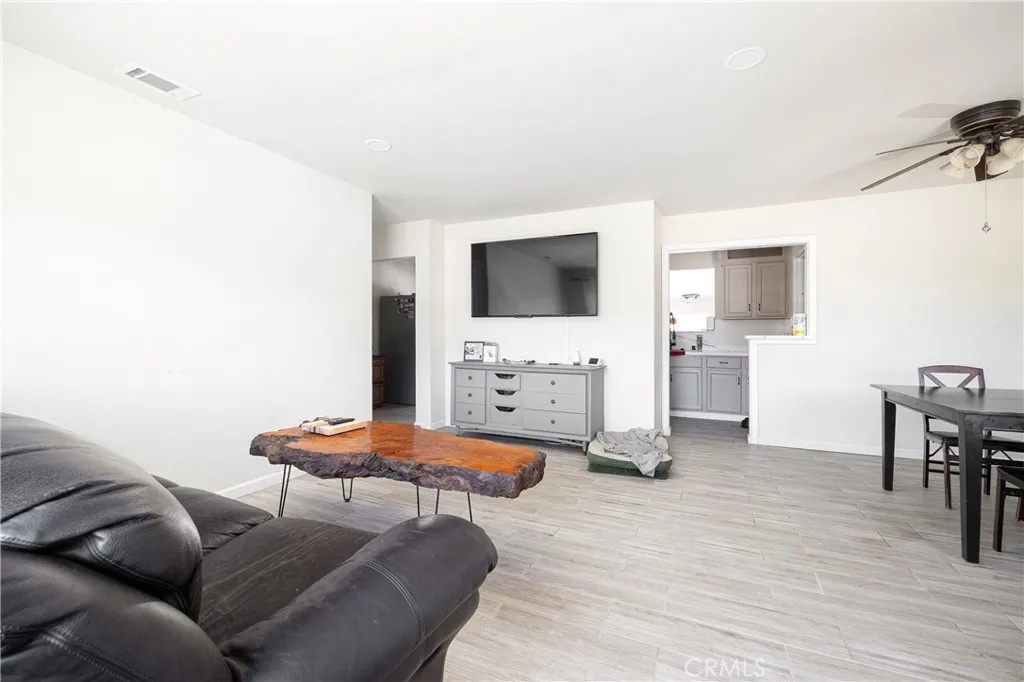 https://cdn.realtyfeed.com/cdn/127/306510335/fc35706ac01b44f8ad5b68d85b621d07.webp