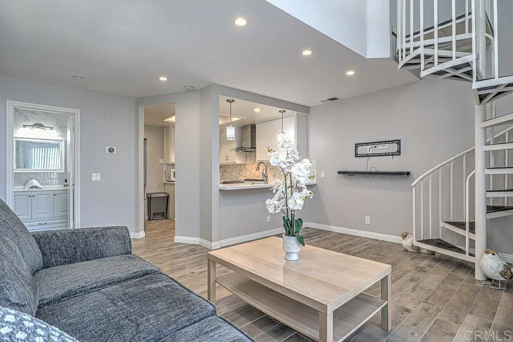 https://cdn.realtyfeed.com/cdn/127/306510430/2a27ce579933baa3da32f489e892e9f6.webp