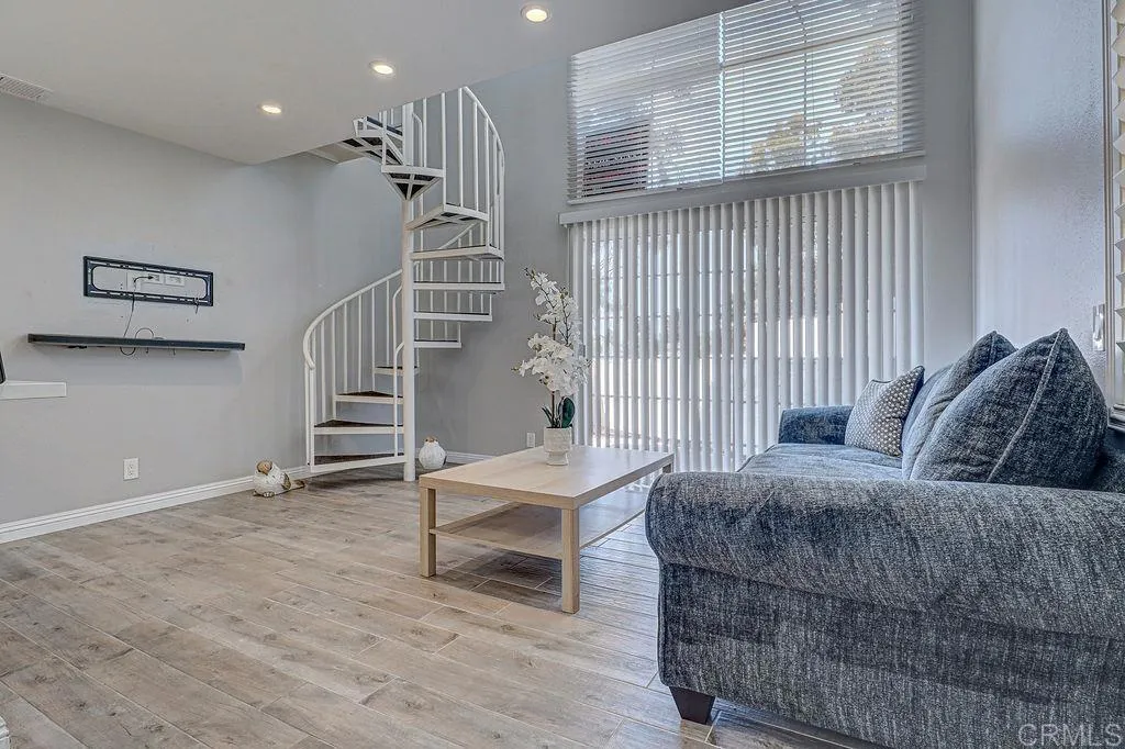 https://cdn.realtyfeed.com/cdn/127/306510430/4b54ae9e40dea53d8d7734b1d36e8f1c.webp