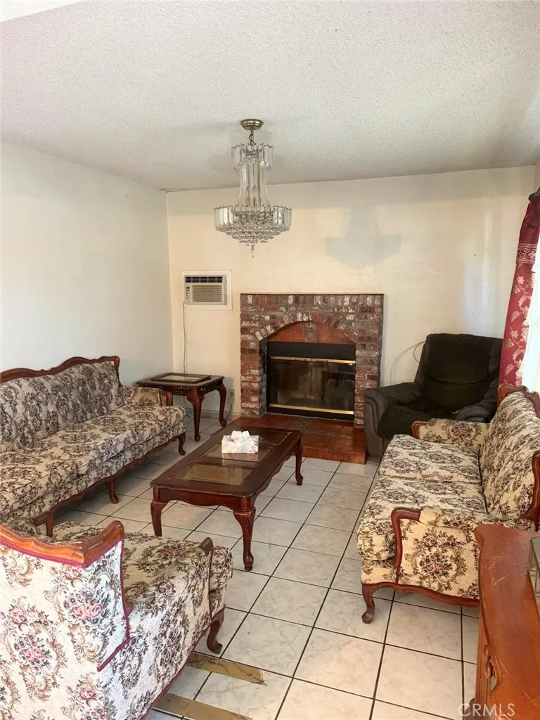 2565 Sale Place, Huntington Park, CA 90255 - Photo 4 of 6, Huntington Park, CA