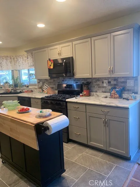 Bakersfield, CA 93301