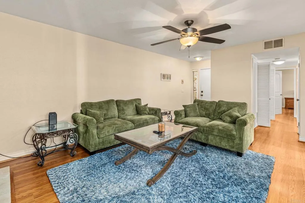 https://cdn.realtyfeed.com/cdn/127/306510647/15d1e04648dcf83d61d81c2289b9b201.webp