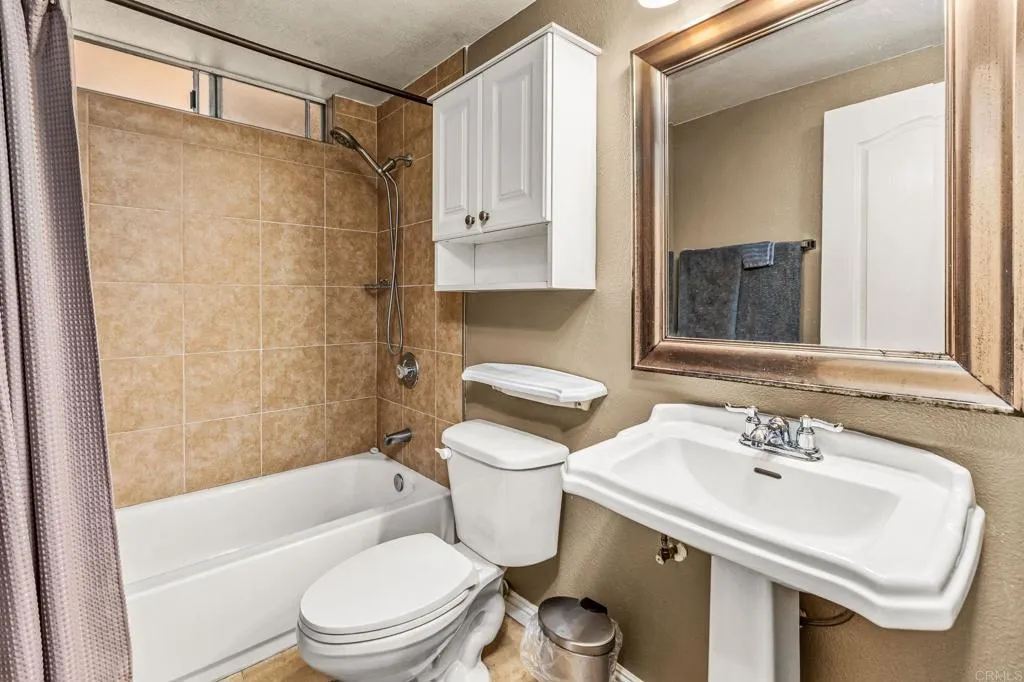https://cdn.realtyfeed.com/cdn/127/306510647/a98b96123fdfee5a8c2ab5cc4934b5fd.webp