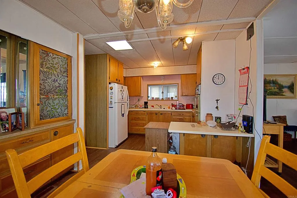 https://cdn.realtyfeed.com/cdn/127/306510681/78f67999d5eb684fdab63fbf6d6bdb71.webp