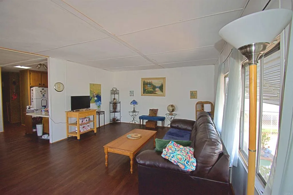 https://cdn.realtyfeed.com/cdn/127/306510681/8136e2b32360eb74bf62e3c497c03606.webp