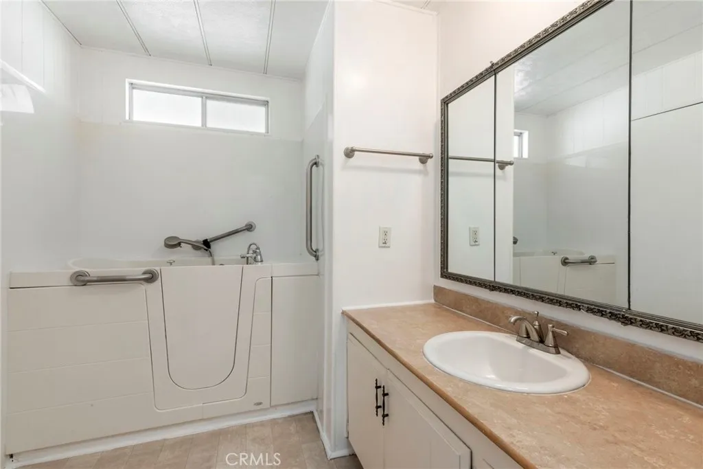 https://cdn.realtyfeed.com/cdn/127/306510682/26493022e393edee10969d8685a5a333.webp