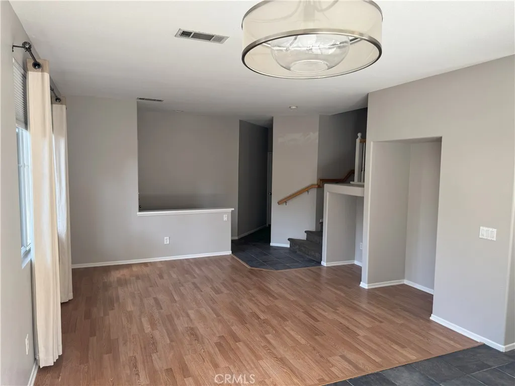 Photo #5: TR25171391 Listing 