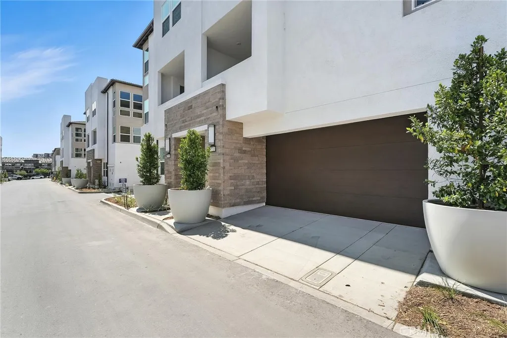 Photo #5: OC25154851 Listing 