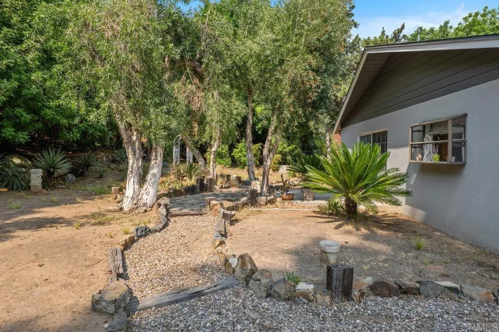https://cdn.realtyfeed.com/cdn/127/306510864/8f435914537638078c23176af2f83eea.webp