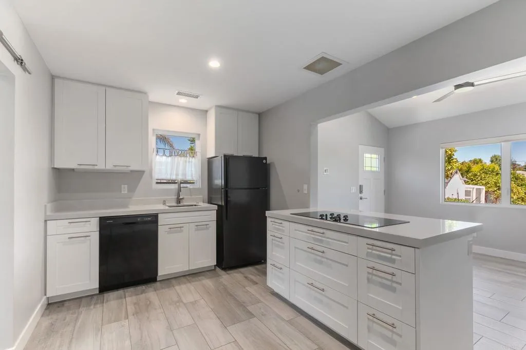 https://cdn.realtyfeed.com/cdn/127/306510951/aa9899a9f6a15d4f87e2d935c5ff9346.webp