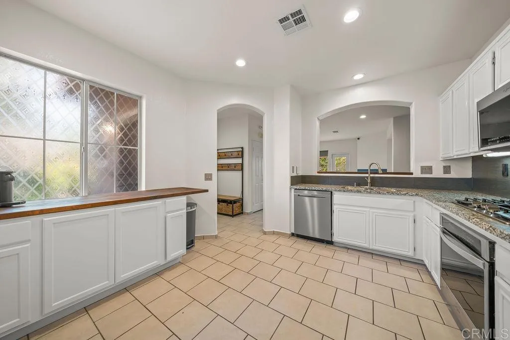 Photo #11: PTP2505942 Listing: Photo #11
