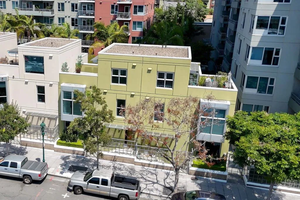 https://cdn.realtyfeed.com/cdn/127/306511443/f31d695be372182ec3f3c6816fc2719f.webp