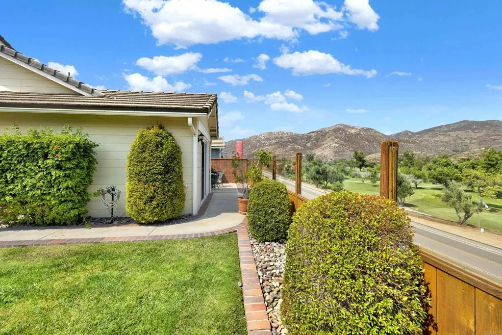 https://cdn.realtyfeed.com/cdn/127/306511635/ef9c97bd4d218908afd4d415f1aecb77.webp