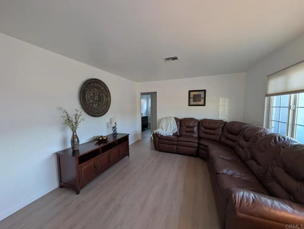 https://cdn.realtyfeed.com/cdn/127/306511654/68c2de7d2037a037fcdb86477fe4122d.webp