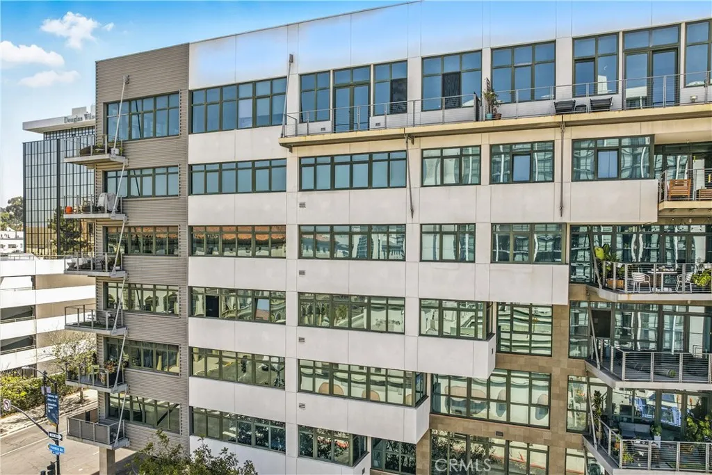 https://cdn.realtyfeed.com/cdn/127/306511993/b8015276315d1faa754c6c9258ef9ab0.webp