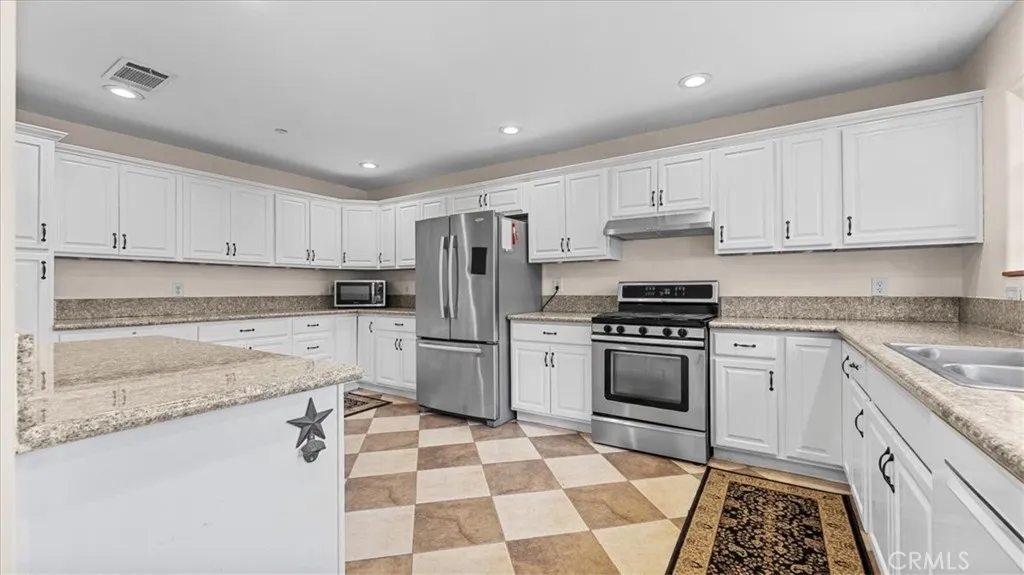 https://cdn.realtyfeed.com/cdn/127/306512167/5e1b6eae6cda8eb25d3d260b91ebaed7.webp