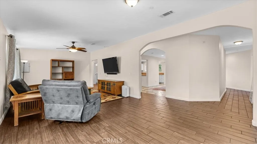 https://cdn.realtyfeed.com/cdn/127/306512167/bdf19696d4f4090fd6428fca584b587d.webp