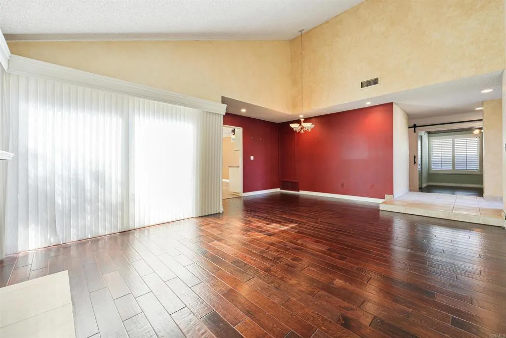 https://cdn.realtyfeed.com/cdn/127/306512187/4fc060b2133e82a31573412478181ac9.webp