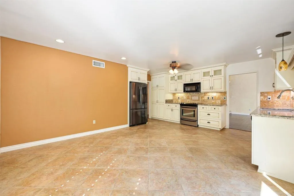 https://cdn.realtyfeed.com/cdn/127/306512187/7e36aa5c4afa86be21a9fcbbd470edaa.webp
