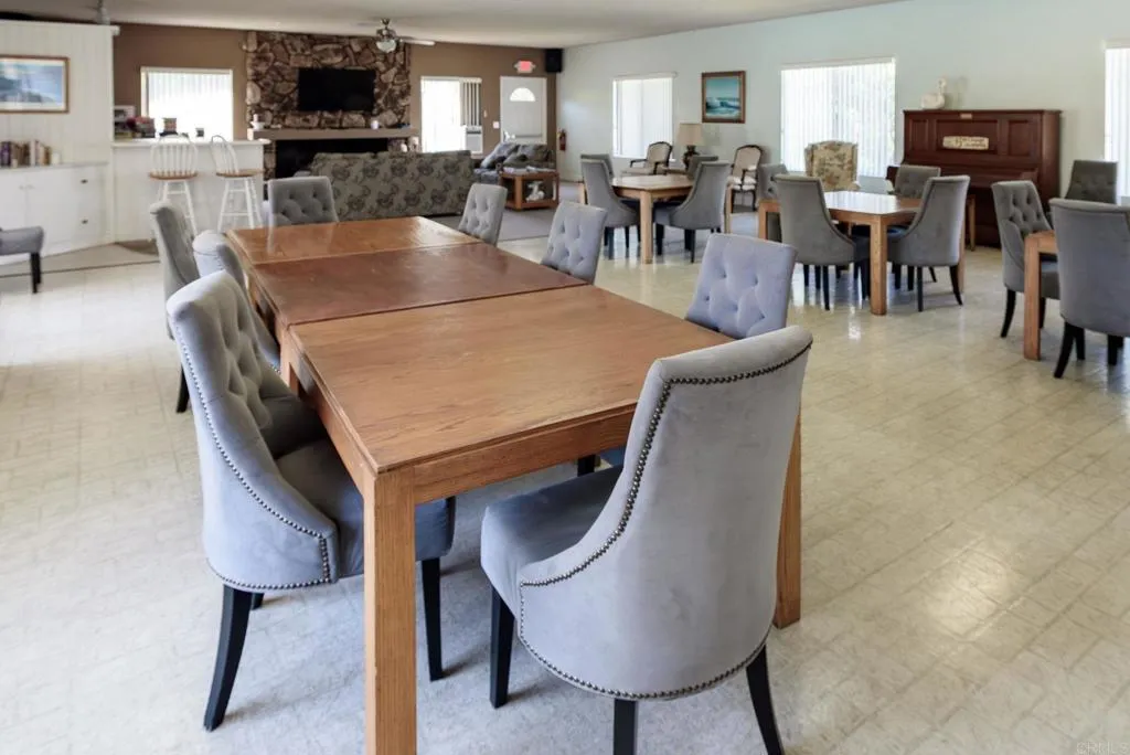 https://cdn.realtyfeed.com/cdn/127/306512447/60f08d89be2d0b54597328b1cdc5fc50.webp