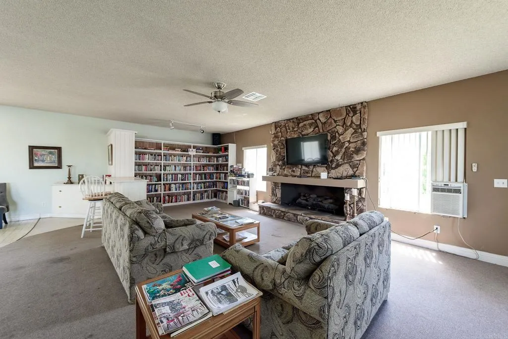 https://cdn.realtyfeed.com/cdn/127/306512447/e084209f2c1a26aebba2a966195ebd56.webp