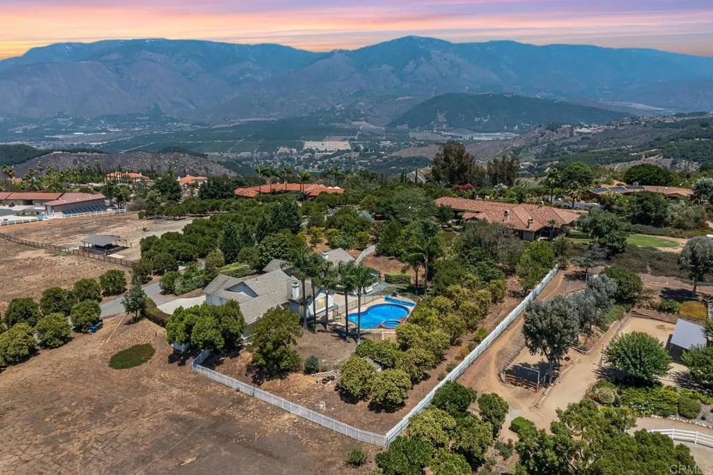 https://cdn.realtyfeed.com/cdn/127/306512651/218990515c8e91e9e3ddbafd05d0e47e.webp
