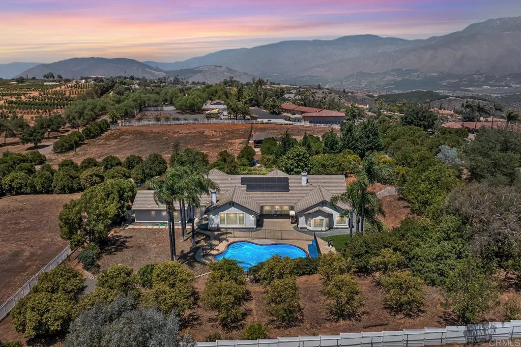 https://cdn.realtyfeed.com/cdn/127/306512651/ba2d4f9e8e48f64c27d77bd8b443dd8e.webp