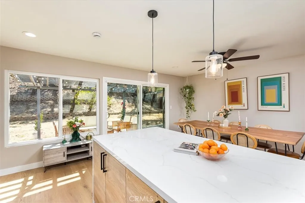 https://cdn.realtyfeed.com/cdn/127/306512790/acbf2d8407f10d131d298982f5e407bb.webp