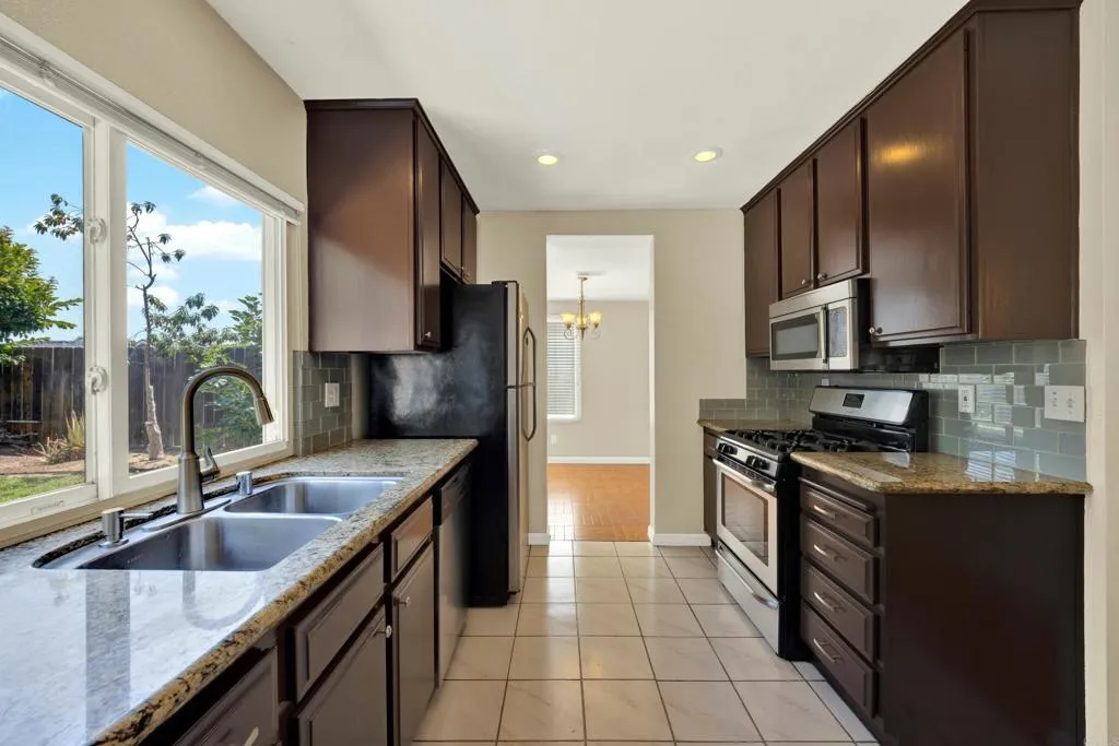 https://cdn.realtyfeed.com/cdn/127/306512850/d36deef16fb86effe3678aa9c830df01.webp