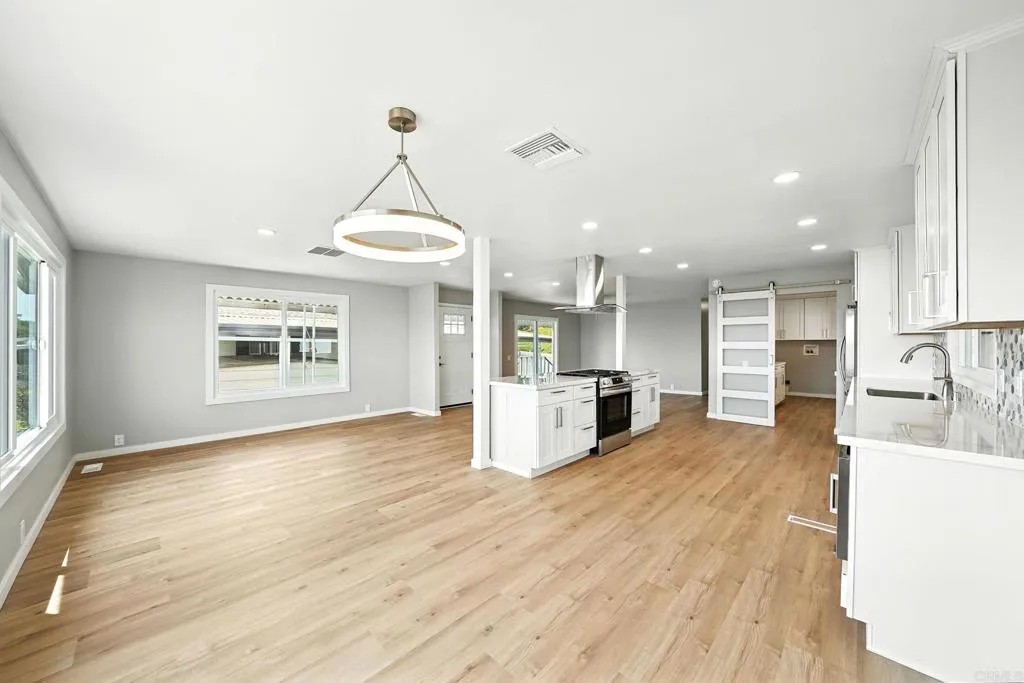 https://cdn.realtyfeed.com/cdn/127/306513236/3ba1e1afcd22f85f2c63ce2fdf66e5be.webp