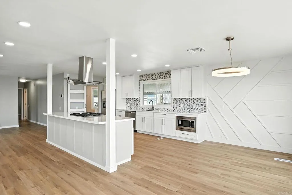 https://cdn.realtyfeed.com/cdn/127/306513236/884be11ad400988c99a464938a0f3650.webp