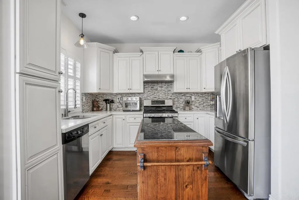 https://cdn.realtyfeed.com/cdn/127/306513256/d54c305bca8141c3b7c078efc01f28b6.webp