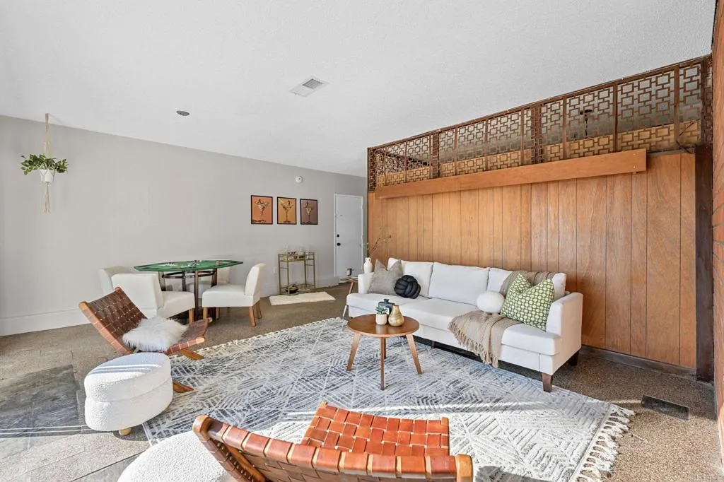 https://cdn.realtyfeed.com/cdn/127/306513388/8e02d6d253dbc3d54781cc30d9b8ece5.webp