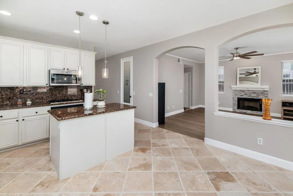 https://cdn.realtyfeed.com/cdn/127/306513517/4784754d13241ab470b57d3bcb0c01df.webp