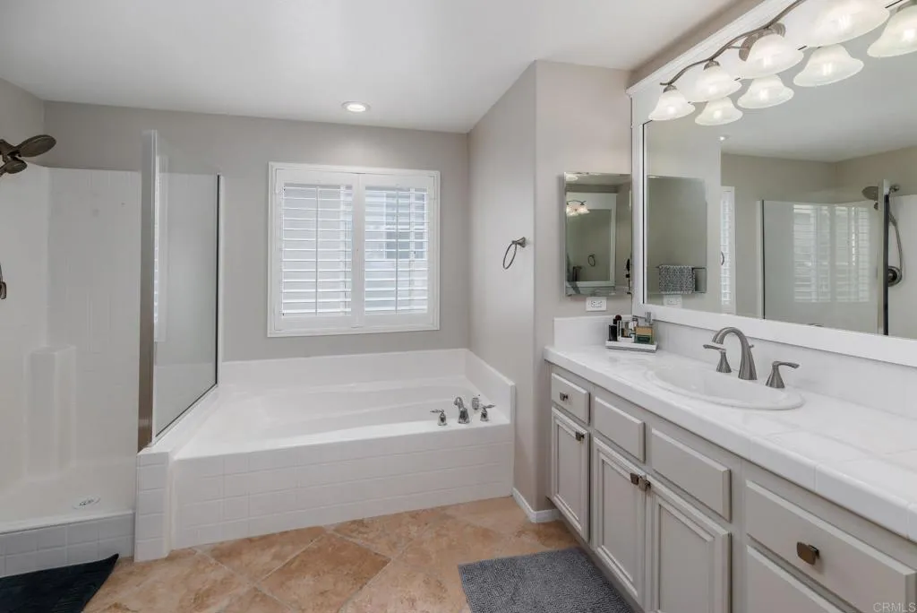 https://cdn.realtyfeed.com/cdn/127/306513517/4a4bd8463f4f764f8e218d301c622fd2.webp