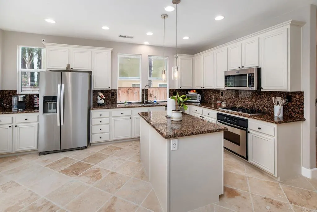 https://cdn.realtyfeed.com/cdn/127/306513517/69fb96d29c2c5d70ee9fa0b368dec818.webp
