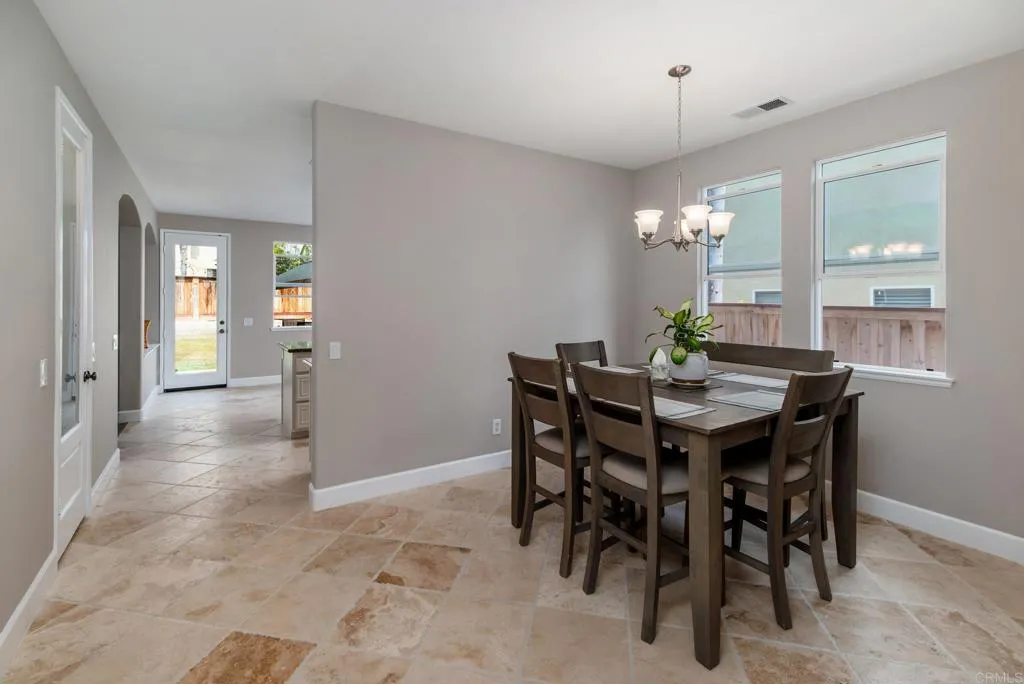 https://cdn.realtyfeed.com/cdn/127/306513517/df1af3aa92eea039b5640955fb439aad.webp