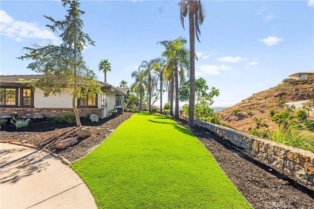 https://cdn.realtyfeed.com/cdn/127/306513558/2c4c101f4b664e32b69aa864a67189e8.webp