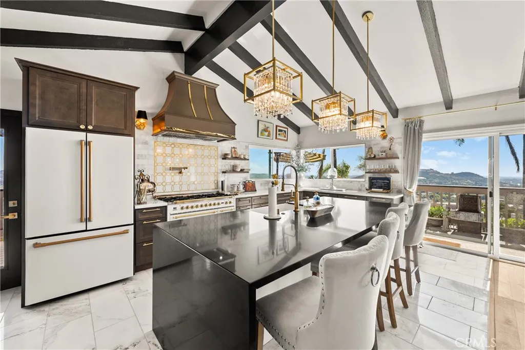 https://cdn.realtyfeed.com/cdn/127/306513558/8a2d7903e65c144d59bf1616e5d20e0c.webp