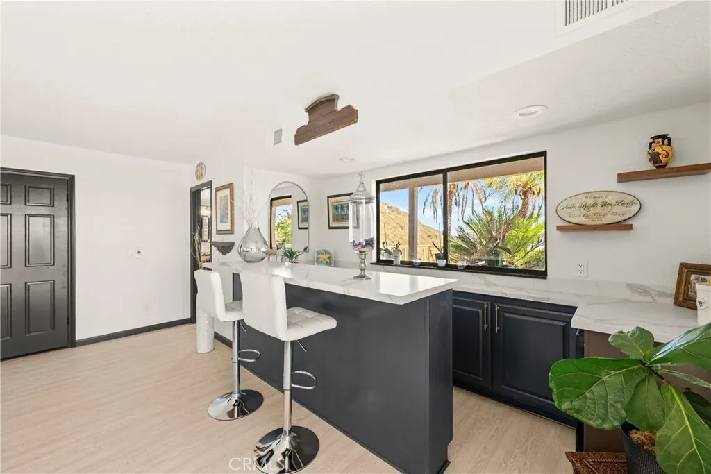 https://cdn.realtyfeed.com/cdn/127/306513558/949bfa2658812a1f9170b136d8e98f52.webp