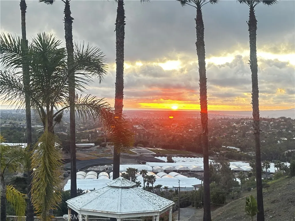 https://cdn.realtyfeed.com/cdn/127/306513558/d32bebc564ab0519dfda5d89c4c266cf.webp